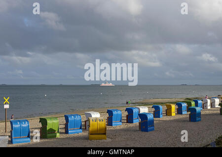 Chaises de plage, panier, Wyk, Foehr, l'île de Frise du Nord, Schleswig-Holstein, Allemagne Banque D'Images