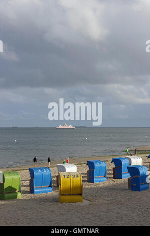 Chaises de plage, panier, Wyk, Foehr, l'île de Frise du Nord, Schleswig-Holstein, Allemagne Banque D'Images