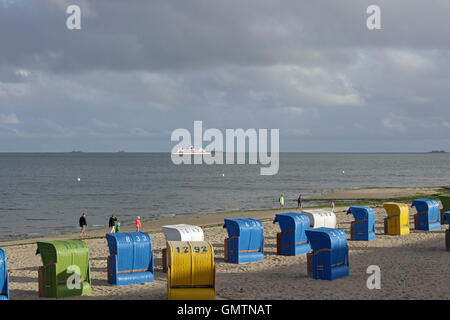 Chaises de plage, panier, Wyk, Foehr, l'île de Frise du Nord, Schleswig-Holstein, Allemagne Banque D'Images