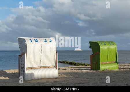 Chaises de plage, panier, Wyk, Foehr, l'île de Frise du Nord, Schleswig-Holstein, Allemagne Banque D'Images