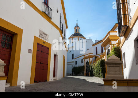 Lane en dehors de la Plaza de toros de la Real Maestranza de Caballería de Sevilla (Royal arène de Séville), Andalousie, Spain‎ Banque D'Images