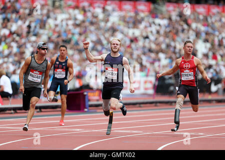 Jarryd WALLACE, Jonnie PEACOCK & Felix STRENG fonctionnant dans l'épreuve du 100m T43/44, 2016 Anniversaire de l'IPC, les Jeux du Parc Olympique Queen Elizabeth, Stratford, London, UK. Banque D'Images