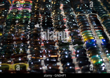 Lignes de lunettes d'une exposition-vente Banque D'Images