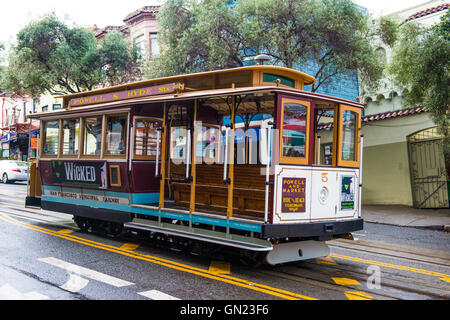 La rue historique car le transport de passagers dans la région de San Francisco CA USA. Banque D'Images