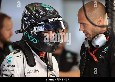 Spa-Francorchamps, Belgique. Août 26, 2016. F1 Grand Prix de Belgique, journée de qualification. Mercedes AMG Petronas W07 Hybrid &# x2013 ; Nico Rosberg sur son chemin à la pole position. Credit : Action Plus Sport/Alamy Live News Banque D'Images