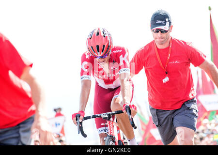 La Camperona, Espagne. 27 août, 2016. Jhonatan Restrepo (Katusha Team) termine la 8e étape de la course cycliste "La Vuelta" (Tour d'Espagne) entre la montée de Villalpando et Camperona le 27 août 2016 à Leon, Espagne. Crédit : David Gato/Alamy Live News Banque D'Images