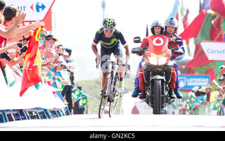 La Camperona, Espagne. 27 août, 2016. Nairo Quintana (Movistar Team) termine la 8e étape de la course cycliste "La Vuelta" (Tour d'Espagne) entre la montée de Villalpando et Camperona le 27 août 2016 à Leon, Espagne. Crédit : David Gato/Alamy Live News Banque D'Images