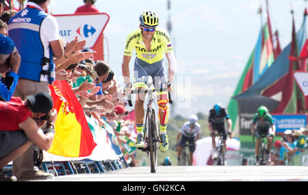 La Camperona, Espagne. 27 août, 2016. Alberto Contador (Tinkoff) termine la 8e étape de la course cycliste "La Vuelta" (Tour d'Espagne) entre la montée de Villalpando et Camperona le 27 août 2016 à Leon, Espagne. Crédit : David Gato/Alamy Live News Banque D'Images