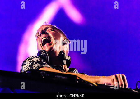 Belfast, Irlande du Nord. 27 août, 2016. Norman Cook (alias Fatboy Slim) joue la dernière nuit de Belsonic festival Crédit : Stephen Barnes/Alamy Live News Banque D'Images