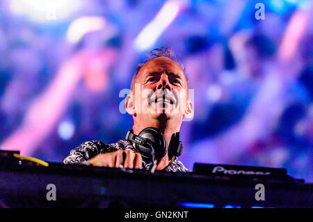 Belfast, Irlande du Nord. 27 août, 2016. Norman Cook (alias Fatboy Slim) joue la dernière nuit de Belsonic festival Crédit : Stephen Barnes/Alamy Live News Banque D'Images