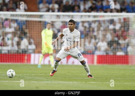 Madrid, Espagne. Août 16, 2016. Casemiro (Real) Football/soccer : 'pré-saison Trophée Santiago Bernabeu' match entre le Real Madrid FC 5-3 Stade de Reims au Santiago Bernabeu à Madrid, Espagne . © Kawamori Mutsu/AFLO/Alamy Live News Banque D'Images