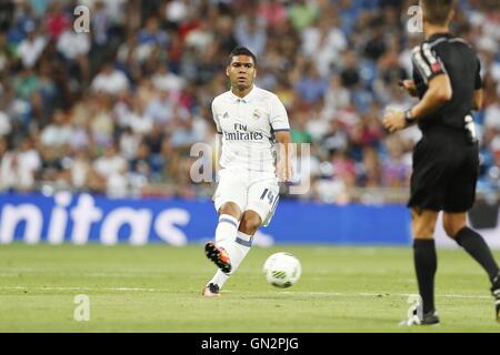 Madrid, Espagne. Août 16, 2016. Casemiro (Real) Football/soccer : 'pré-saison Trophée Santiago Bernabeu' match entre le Real Madrid FC 5-3 Stade de Reims au Santiago Bernabeu à Madrid, Espagne . © Kawamori Mutsu/AFLO/Alamy Live News Banque D'Images