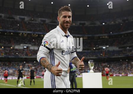 Madrid, Espagne. Août 16, 2016. Sergio Ramos (Real) Football/soccer : 'pré-saison Trophée Santiago Bernabeu' match entre le Real Madrid FC 5-3 Stade de Reims au Santiago Bernabeu à Madrid, Espagne . © Kawamori Mutsu/AFLO/Alamy Live News Banque D'Images