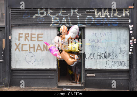 Notting Hill, Londres, Royaume-Uni. 28 août 2016. Notting Hill Carnival parade sur la fête des enfants. Crédit : Matthieu Chattle/Alamy Live News Banque D'Images