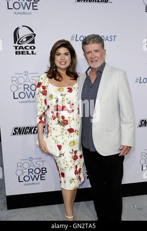 Los Angeles, CA, USA. Août 27, 2016. Tanya Callau, Alan Thicke aux arrivées de Comedy Central Roast de Rob Lowe, Sony Studios, Los Angeles, CA 27 août 2016. Crédit : Michael Germana/Everett Collection/Alamy Live News Banque D'Images