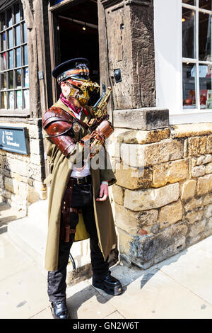 Lincoln, Royaume-Uni. 28 août, 2016. Festival Steampunk a salué le plus "magnifique dans le monde", le plus grand festival Steampunk en Europe revient à la ville de Lincoln, Lincolnshire, Royaume-Uni, Angleterre 28/8/2016 pour un week-end à l'asile VII Crédit : Tommy (Louth)/Alamy Live News Banque D'Images