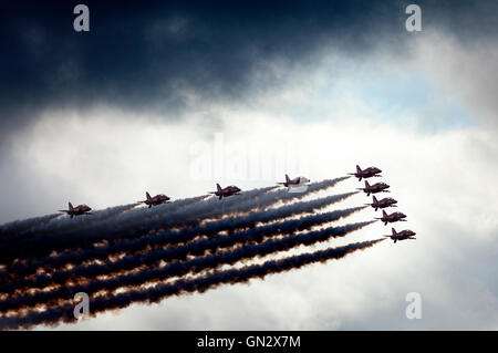 Muro, Denbighshire, Wales, UK 28 août 2016. Muro Air Show - Le spectacle aérien annuel au front de Rhyl avec la RAF flèches rouges. Banque D'Images