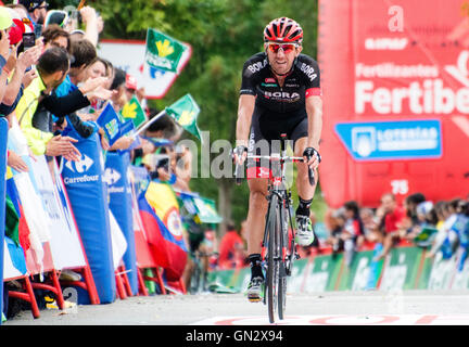 Oviedo, Espagne. 28 août, 2016. Bartosz Huzarski (Bora - Argon 18) termine la 9e étape de la course cycliste "La Vuelta" (Tour d'Espagne) entre et montée de Cistierna Naranco le 28 août 2016 à Oviedo, Espagne. Crédit : David Gato/Alamy Live News Banque D'Images