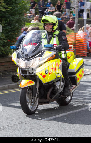 Dans Motorfest Ormskirk, Lancashire, Royaume-Uni. 28 août 2016. Le festival a lieu dans le marché de la ville historique de Ormskirk dans West Lancashire. Voitures et motos sont exposées dans le centre-ville et le parc Coronation. Environ 7 000 personnes erraient dans les rues de Ormskirk, s'imprégner de l'atmosphère et de prendre dans le collimateur de centaines de voitures et motos bordant les rues de la ville. Credit : Cernan Elias/Alamy Live News Banque D'Images