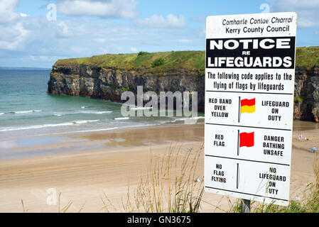 Avis de sauveteurs de ballybunion beach, dans le comté de Kerry Irlande sur la façon sauvage de l'Atlantique Banque D'Images