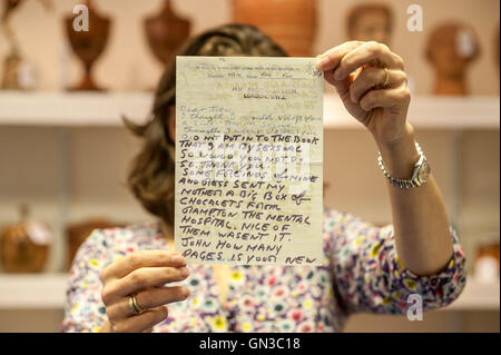 Lettres de prison écrit par Ronald Kray à son biographe, vendues aux enchères dans l'Gorringe à Lewes. Banque D'Images