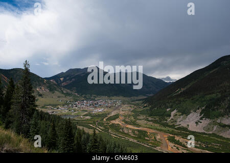 Silverton Colorado à partir de millions de dollars donnent sur la route Banque D'Images