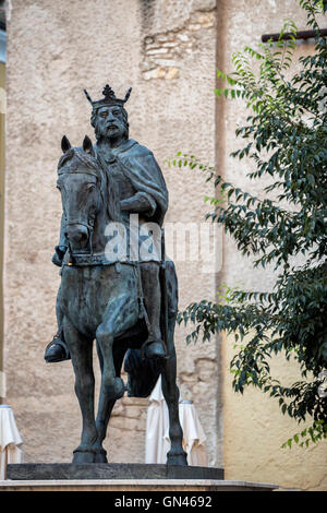 Sculpture du roi Alphonse VIII dans la vieille ville de la ville, le travail de l'artiste Javier Barrios de Cuenca, Cuenca, Espagne Banque D'Images