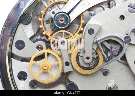 Roues dentées en métal à l'intérieur des roulettes. Concept l'éternité, l'esprit d'équipe , idée de la technologie. Macro. Banque D'Images