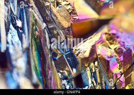 Abstract colorful metal Quartz Multi-Titanizing, fond de couleur. Macro Banque D'Images