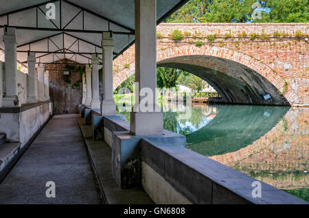 Villa Georgia Bevagna sul Fiume Clitunno (ancien lavoir près du moulin complexe) Banque D'Images