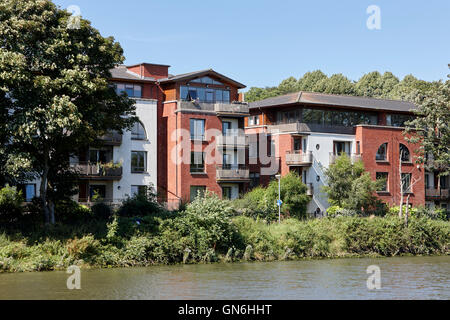 Appartements modernes avec vue sur la rivière Lagan, au sud de Belfast stranmillis Banque D'Images