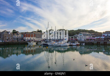 Port de Padstow Cornwall, représenté sur un beau soir d'août 2016. Banque D'Images