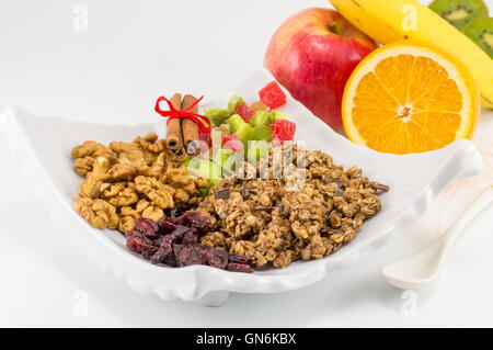 Le muesli Muesli aux fruits ingrédients pour un petit-déjeuner sain Banque D'Images