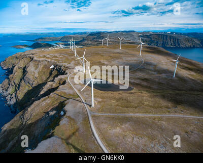 Les moulins à vent pour la production d'énergie électrique. Le nord de la Norvège Banque D'Images