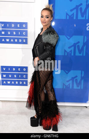 Rita Ora arrivant au MTV Video Music Awards 2016, Madison Square Garden, New York. Banque D'Images