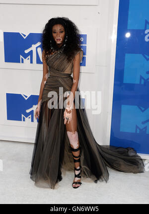 Winnie Harlow arrivant à la MTV Video Music Awards 2016, Madison Square Garden, New York. ASSOCIATION DE PRESSE Photo. Photo date : dimanche 28 août, 2016. Voir PA story SHOWBIZ MTV. Crédit photo doit se lire : fil PA Banque D'Images