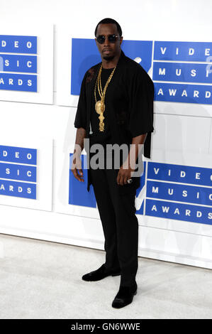 P Diddy arrivant à la MTV Video Music Awards 2016, Madison Square Garden, New York. ASSOCIATION DE PRESSE Photo. Photo date : dimanche 28 août, 2016. Voir PA story SHOWBIZ MTV. Crédit photo doit se lire : fil PA Banque D'Images