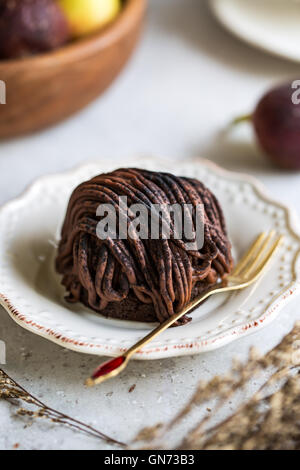 Mont Blanc au chocolat par tasse de thé et de figues fraîches Banque D'Images
