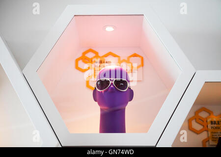 Souvenirs de l'industrie pop, vue ici en couleur à l'hôtel Hard Rock lunettes sont donnés par Will.i.am Banque D'Images