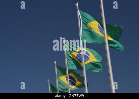 Drapeaux du Brésil à l'aéroport de Brasilia Juscelino Kubitstchek Banque D'Images