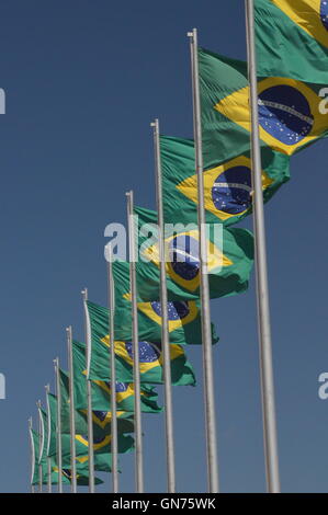 Drapeaux du Brésil à l'aéroport de Brasilia Juscelino Kubitstchek Banque D'Images