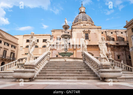 Escalier de la fontaine de la Piazza Pretoria, Palerme Banque D'Images