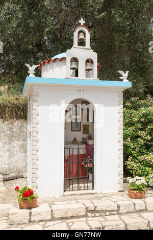 Lieu de culte orthodoxe grec de la route près de Loggos sur la minuscule île grecque de Paxos, Grèce, Europe (pour voir l'image de l'intérieur ref G91TCT Banque D'Images