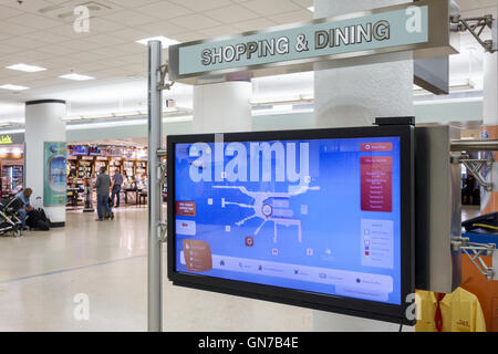 Miami Florida,aéroport international de Miami,MIA,aviation,terminal,carte,annuaire,shopping shopper shoppers magasins marché achats s Banque D'Images