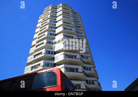 L'emblématique Threepenny Bit bâtiment dans East Croydon, construit dans les années 1960, dans le sud de Londres, Angleterre, RU Banque D'Images