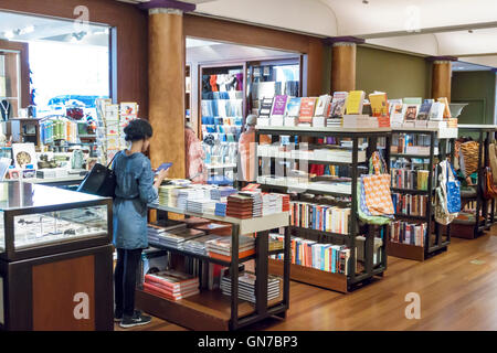 New York City,NY NYC Manhattan,Chelsea,Rubin Museum of Art,exposition collectionArt asiatique,culture,cadeaux shopping shoppers shop shoppers ma Banque D'Images