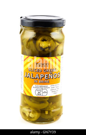 Tesco Jalapenos, tranchés en saumure Banque D'Images