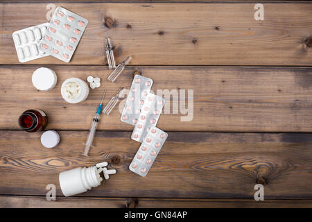 Configuration de la médecine. Seringue et l'ampoule Banque D'Images