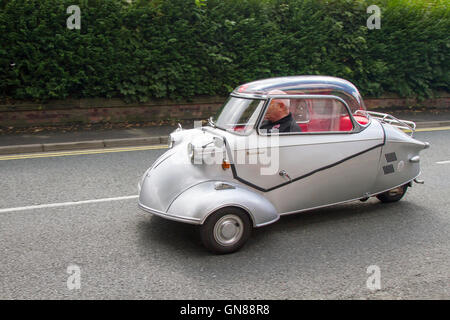 Ormskirk MotorFest avec 3 voitures à bulles, 3 roues, tricycle, tricycle, 3 roues, tricycles, tricycles, trois roues dans le centre historique de la ville, Lancashire, Royaume-Uni Banque D'Images