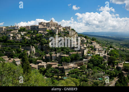 Vue panoramique village perché de Gordes Luberon Provence France Banque D'Images